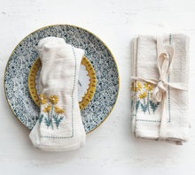 Load image into Gallery viewer, Flowers &amp; French Knots Napkin Set
